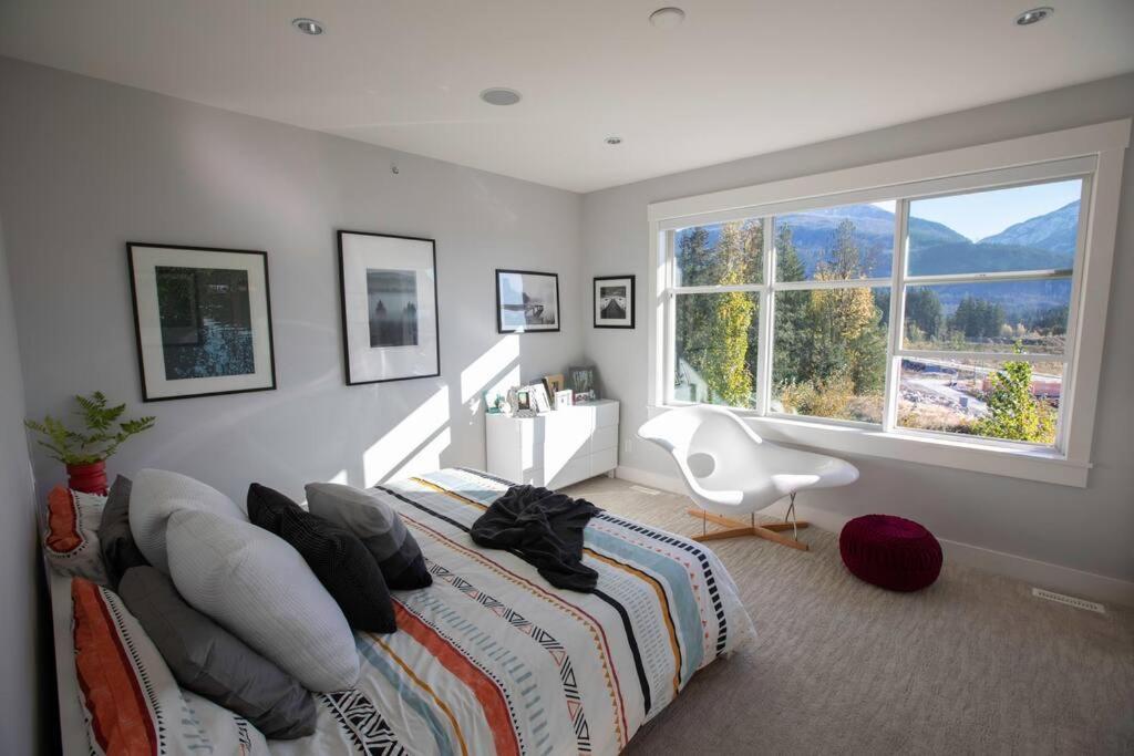 Mountain Serenity Meets Luxury Squamish Exterior foto