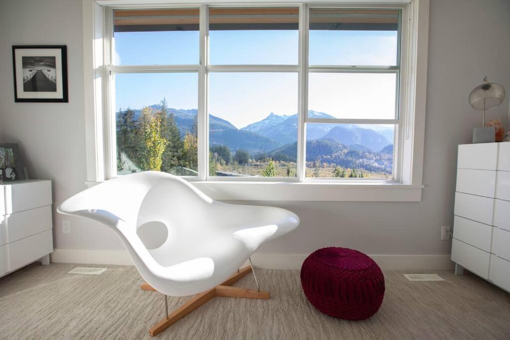 Mountain Serenity Meets Luxury Squamish Exterior foto