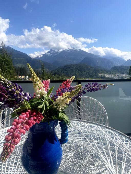 Mountain Serenity Meets Luxury Squamish Exterior foto
